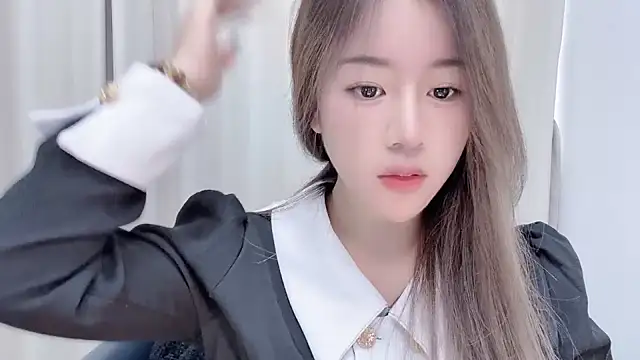 chloe-01 online show from December 2024 04:37:02 AM