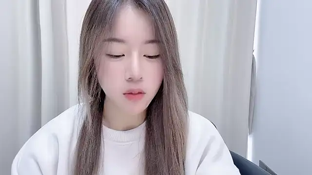 chloe-01 online show from December 2024 12:22:01 PM