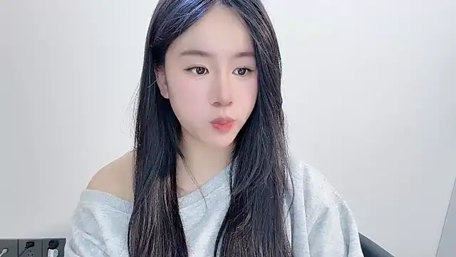 chloe-01 online show from December 2025 12:33:02 PM