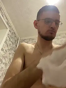 Snapshot of GrahamSouth chatting on December 2024 01:02:01 PM GrahamSouth online show from December 2024 01:02:01 PM