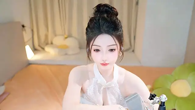 Snapshot of Eimile chatting on December 2024 06:12:02 PM Eimile online show from December 2024 06:12:02 PM