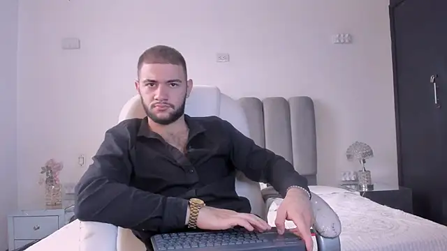 MaximusDick1  online show from February 2026 01:23:01 PM