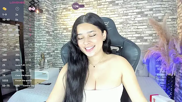 Snapshot of ariadna_milano chatting on January 2025 03:44:01 PM ariadna milano online show from January 2025 03:44:01 PM