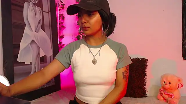 Snapshot of sofi_soft_ chatting on January 2025 04:10:02 AM sofi soft  online show from January 2025 04:10:02 AM