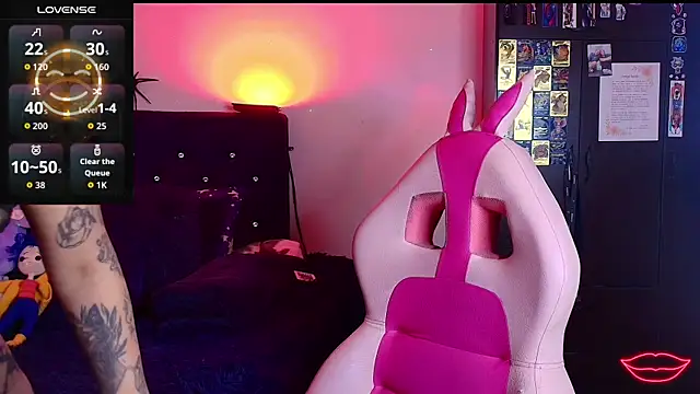 Pauilina online show from October 2025 06:08:01 PM