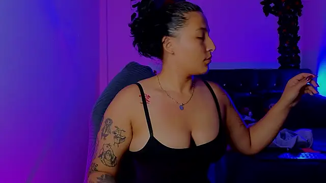 Snapshot of Pauilina chatting on February 2026 12:00:01 PM Pauilina online show from February 2026 12:00:01 PM