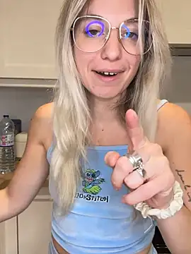 Snapshot of carlaaa chatting on September 2025 08:24:02 PM carlaaa online show from September 2025 08:24:02 PM