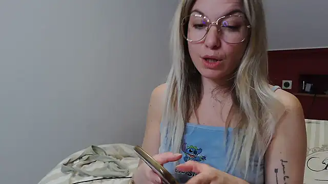 carlaaa online show from April 2026 09:39:33 PM