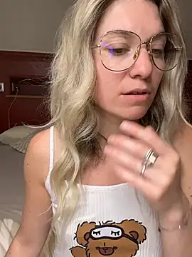 Snapshot of carlaaa chatting on April 2026 08:59:02 PM carlaaa online show from April 2026 08:59:02 PM