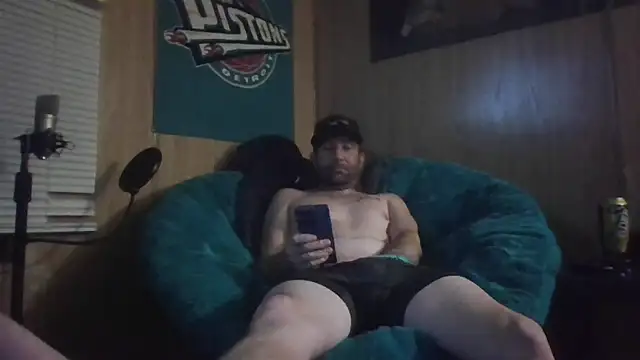 Snapshot of Edward_LongCock chatting on November 2025 05:19:02 AM Edward LongCock online show from November 2025 05:19:02 AM