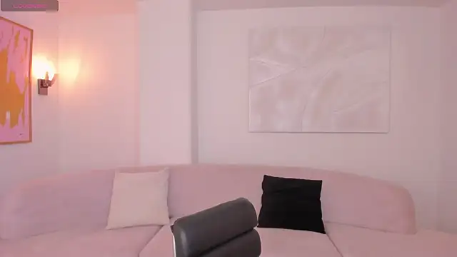 ValeriaRoldanX online show from December 2025 10:32:02 AM