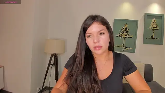 Snapshot of ValeriaRoldanX chatting on May 2026 06:35:02 PM ValeriaRoldanX online show from May 2026 06:35:02 PM