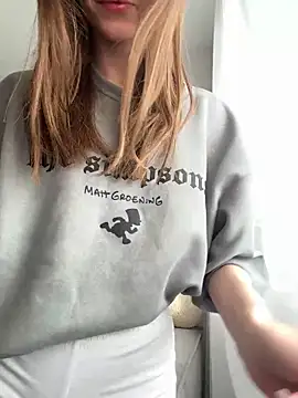 Snapshot of HellPeach chatting on March 2025 12:22:01 PM HellPeach online show from March 2025 12:22:01 PM