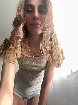 Snapshot of HellPeach chatting on March 2025 01:27:02 PM HellPeach online show from March 2025 01:27:02 PM