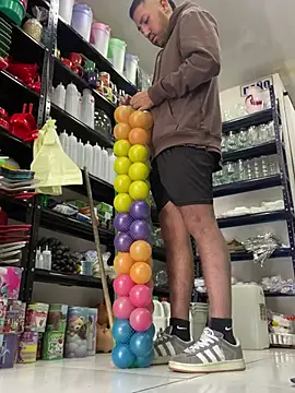 JuanZapata33 online show from December 2024 06:02:02 PM