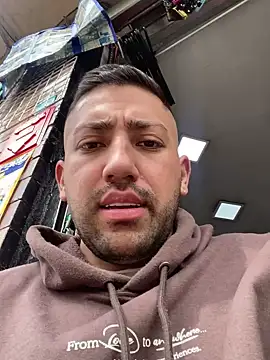 JuanZapata33 online show from December 2024 06:49:01 PM