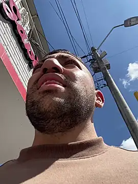 JuanZapata33 online show from January 2025 06:12:02 PM