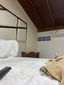 JuanZapata33 online show from March 2025 11:34:02 PM