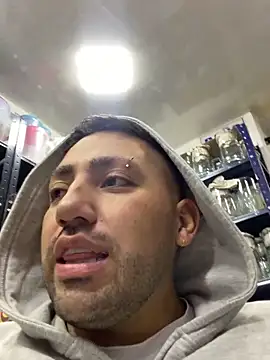 JuanZapata33 online show from November 2025 10:01:02 PM