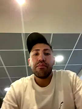 JuanZapata33 online show from December 2025 08:27:01 PM