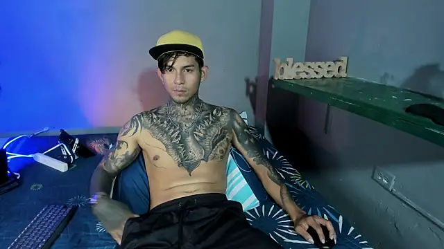 Snapshot of Travistanner_28 chatting on September 2025 10:21:02 PM Travistanner 28 online show from September 2025 10:21:02 PM