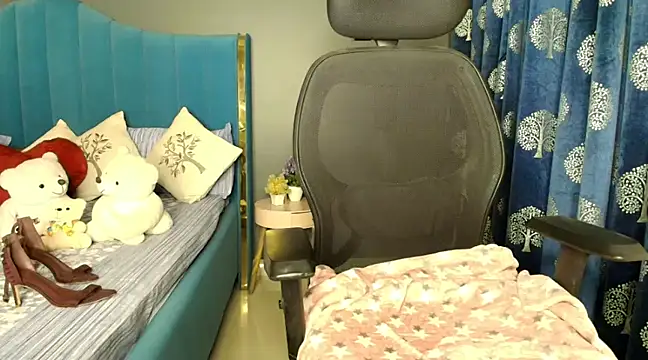 Snapshot of CUTE_princess_143 chatting on February 2025 02:48:01 PM CUTE princess 143 online show from February 2025 02:48:01 PM