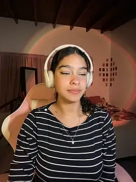 Snapshot of Arteatenea__ chatting on December 2025 04:22:01 AM Arteatenea online show from December 2025 04:22:01 AM