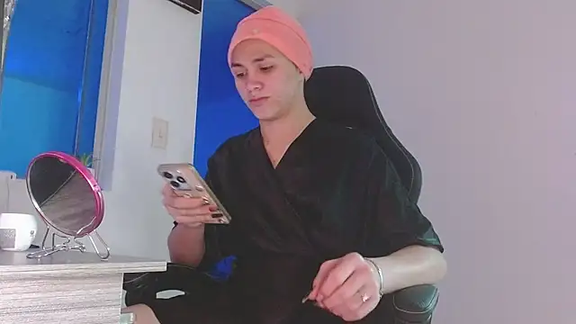 giuliana andrade online show from April 2026 12:11:02 AM