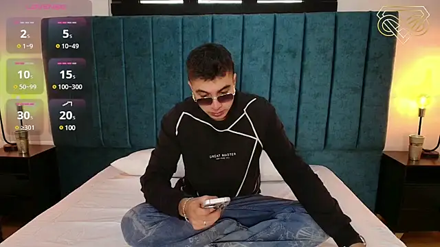 Amadeo Wild online show from December 2024 05:10:02 PM