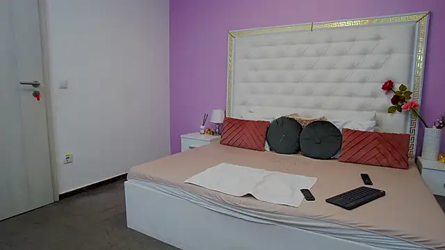 Lenna Paul online show from February 2025 05:36:02 AM