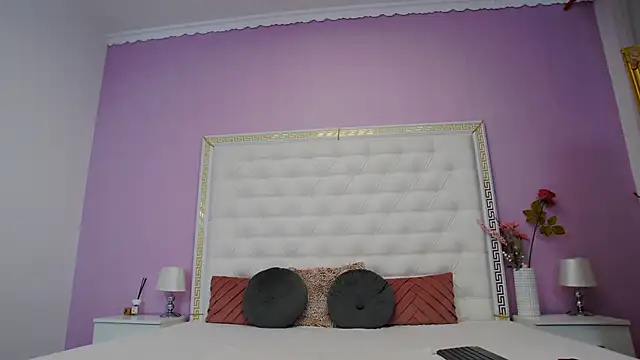 Lenna Paul online show from November 2025 04:56:02 AM