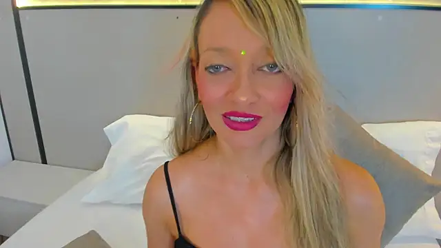 Snapshot of emma_collson chatting on September 2025 02:33:01 AM emma collson online show from September 2025 02:33:01 AM