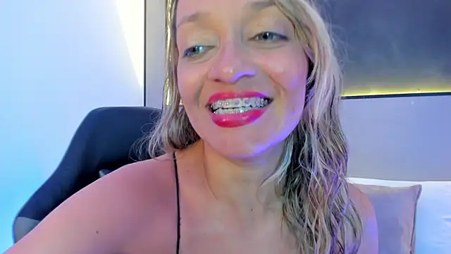 Snapshot of emma_collson chatting on September 2025 02:35:02 AM emma collson online show from September 2025 02:35:02 AM