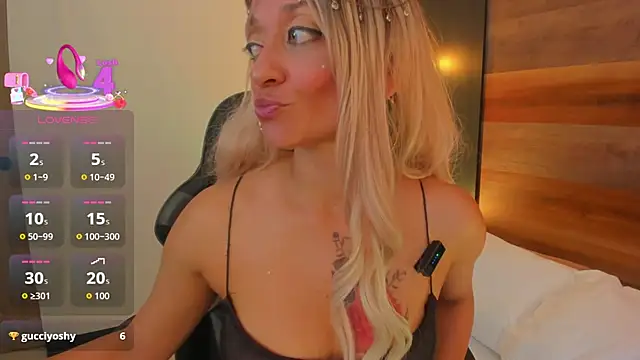 Snapshot of emma_collson chatting on October 2025 02:37:02 AM emma collson online show from October 2025 02:37:02 AM