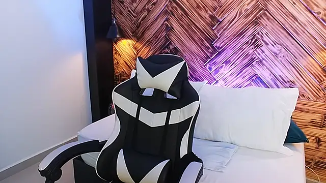 Snapshot of emma_collson chatting on November 2025 12:09:02 AM emma collson online show from November 2025 12:09:02 AM