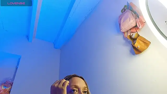 Snapshot of emma_collson chatting on December 2025 08:51:01 PM emma collson online show from December 2025 08:51:01 PM