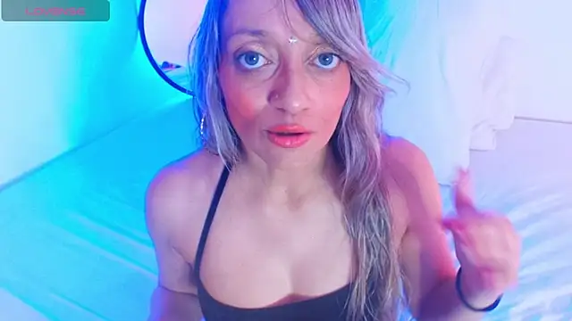 Snapshot of emma_collson chatting on December 2025 03:34:02 AM emma collson online show from December 2025 03:34:02 AM