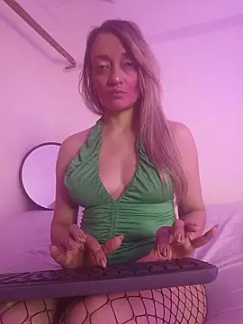 Snapshot of emma_collson chatting on January 2026 01:52:01 AM emma collson online show from January 2026 01:52:01 AM