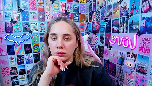 MiaMilas online show from February 2026 02:13:01 PM