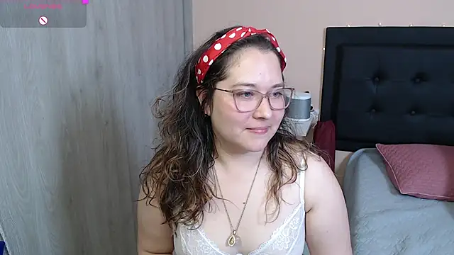 Snapshot of May_Carlier chatting on December 2024 06:41:01 AM May Carlier online show from December 2024 06:41:01 AM