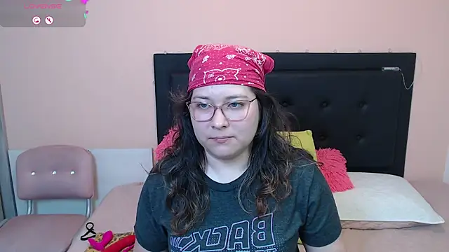 Snapshot of May_Carlier chatting on February 2025 01:41:02 AM May Carlier online show from February 2025 01:41:02 AM