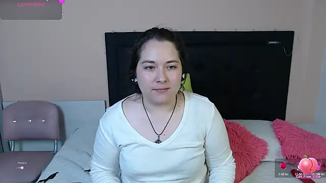 Snapshot of May_Carlier chatting on February 2025 08:41:02 PM May Carlier online show from February 2025 08:41:02 PM