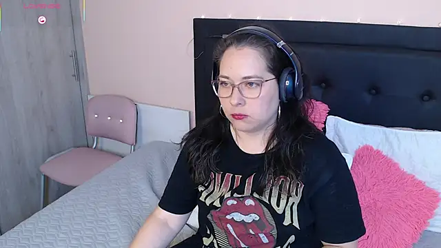 Snapshot of May_Carlier chatting on September 2025 01:16:02 AM May Carlier online show from September 2025 01:16:02 AM