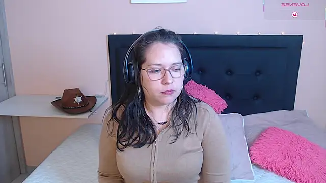 Snapshot of May_Carlier chatting on October 2025 01:36:02 AM May Carlier online show from October 2025 01:36:02 AM