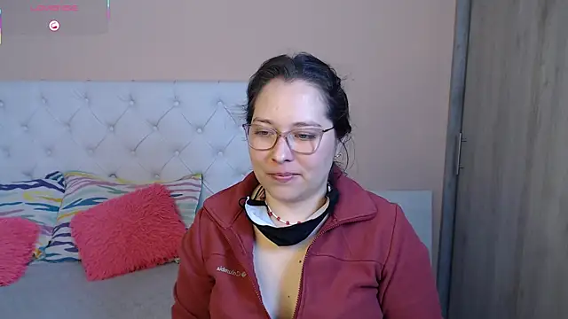 Snapshot of May_Carlier chatting on November 2025 03:30:01 AM May Carlier online show from November 2025 03:30:01 AM