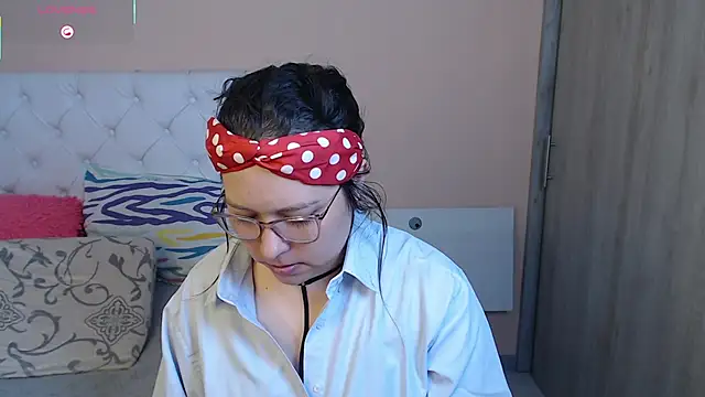 Snapshot of May_Carlier chatting on November 2025 02:14:02 AM May Carlier online show from November 2025 02:14:02 AM