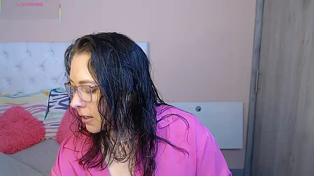 Snapshot of May_Carlier chatting on November 2025 12:13:01 AM May Carlier online show from November 2025 12:13:01 AM