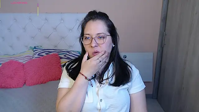 Snapshot of May_Carlier chatting on November 2025 06:28:01 AM May Carlier online show from November 2025 06:28:01 AM