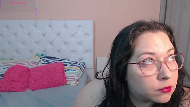 Snapshot of May_Carlier chatting on December 2025 03:11:01 AM May Carlier online show from December 2025 03:11:01 AM