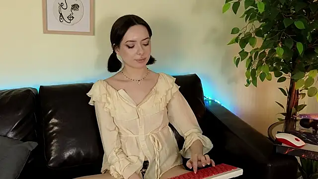 Snapshot of Lazzy_Lizzy chatting on December 2024 05:53:02 PM Lazzy Lizzy online show from December 2024 05:53:02 PM